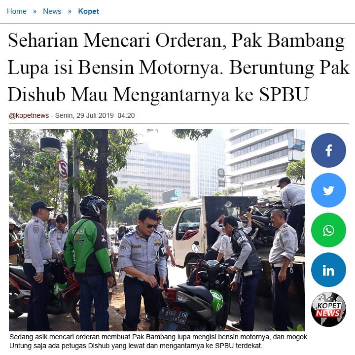 Seharian Mencari Orderan, Pak Bambang Lupa isi Bensin Motornya. Beruntung Pak Dishub Mau Mengantarnya ke SPBU