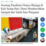 Seorang Pasukkan Oranye Berjaga di kali Setiap Hari, Demi Membersihkan Sampah dari Salah Satu Warganet